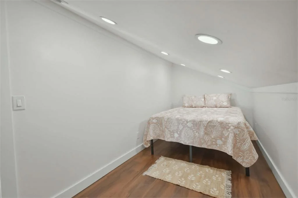 Photo of 1410 SE MAGNOLIA DRIVE