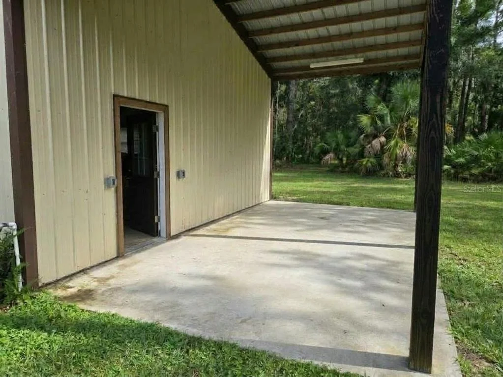 Photo of 7182 GRIFFIN ROAD