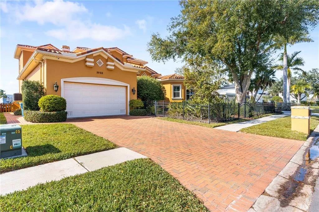 Photo of 3952 VERSAILLES DRIVE