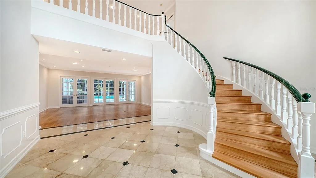 Photo of 916 MACEWEN DRIVE