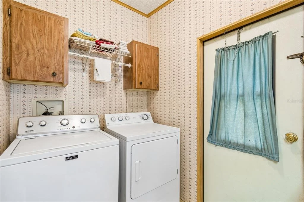 Photo of 6325 OAKVIEW LANE