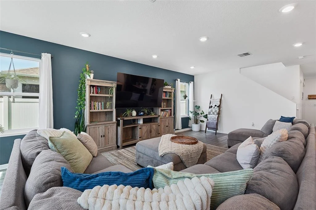 Photo of 123 OAKLEAF WAY