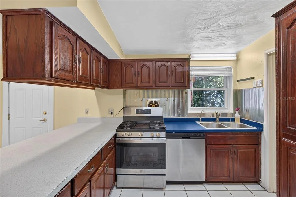 Photo of 568 MANOR DRIVE