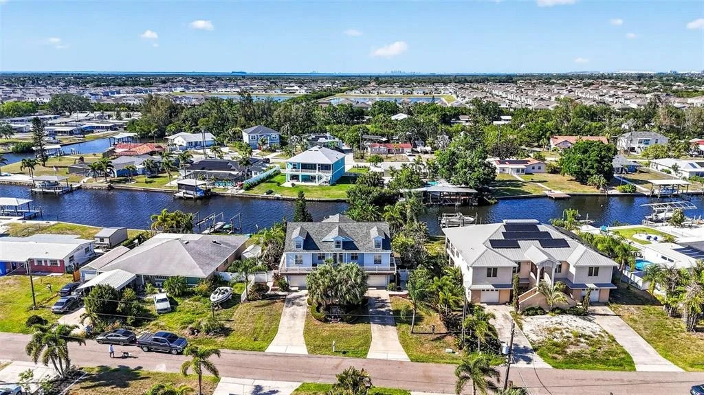 Photo of 821 BLUE HERON BOULEVARD