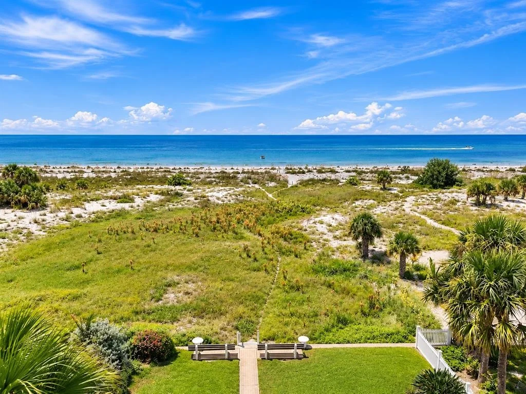 Photo of 980 BAY ESPLANADE