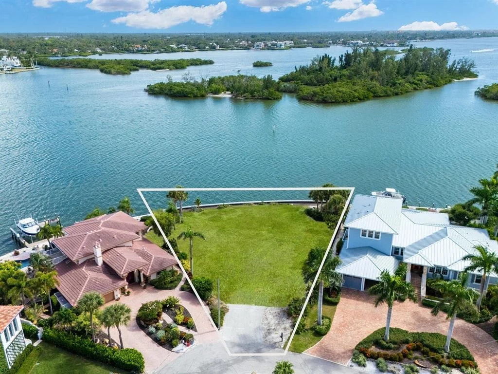 Photo of 894 FREELING DRIVE