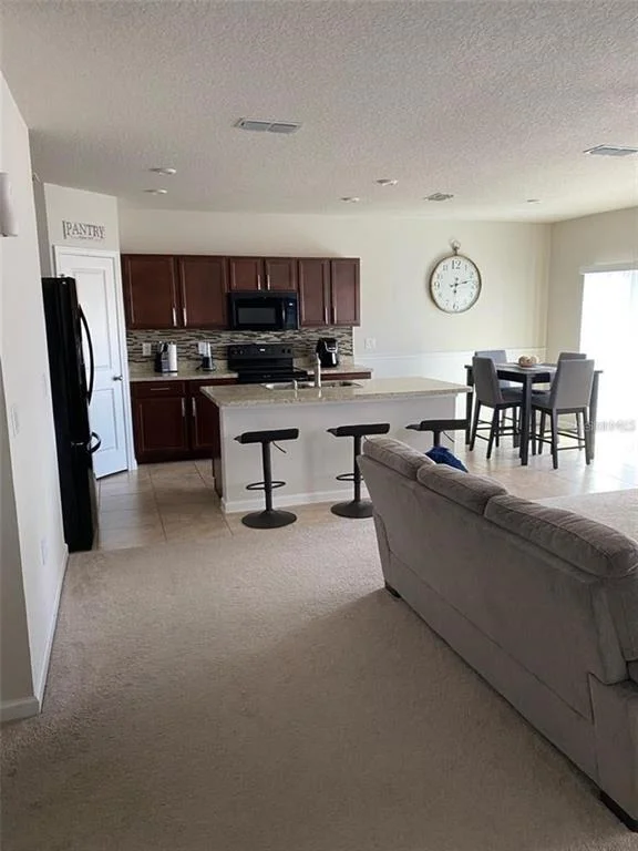 Photo of 372 ROOKS LOOP