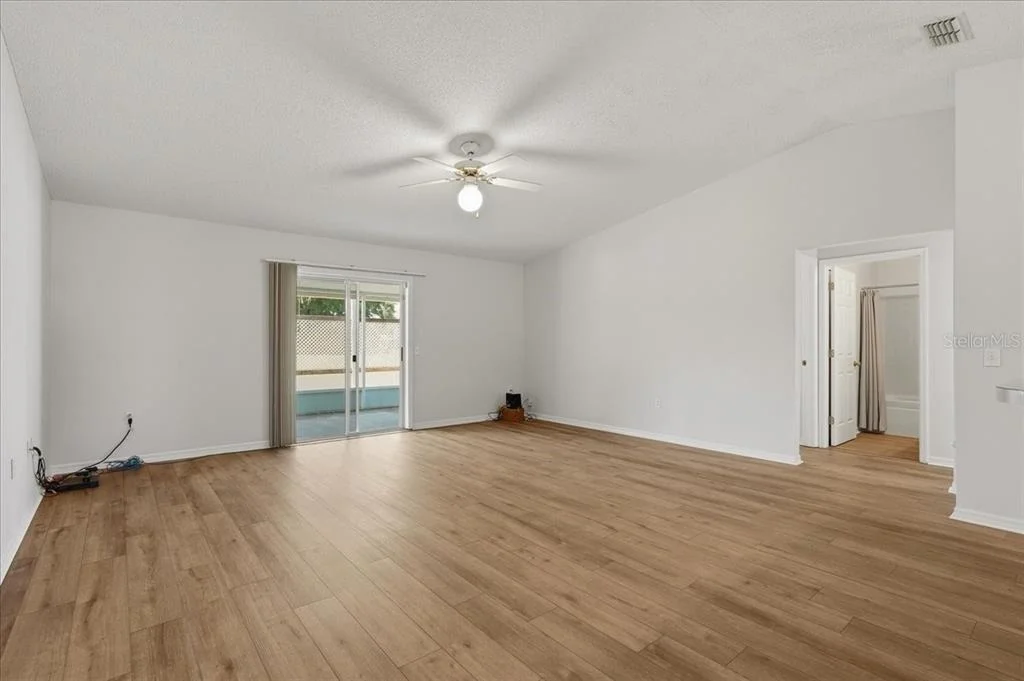 Photo of 372 LAKE DAISY CIR