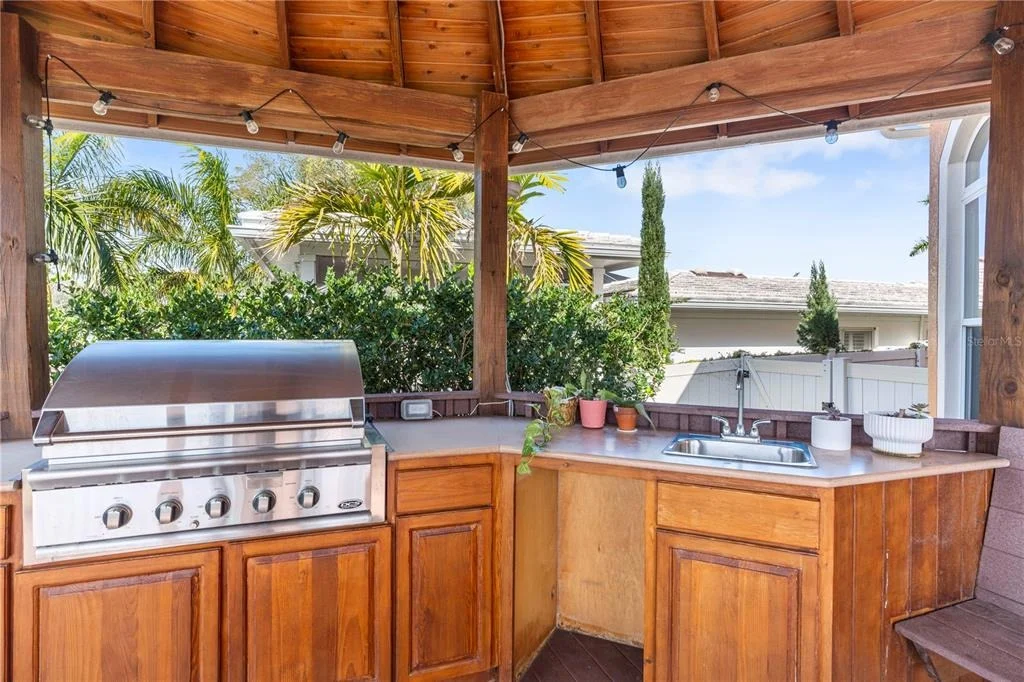 Photo of 3952 VERSAILLES DRIVE