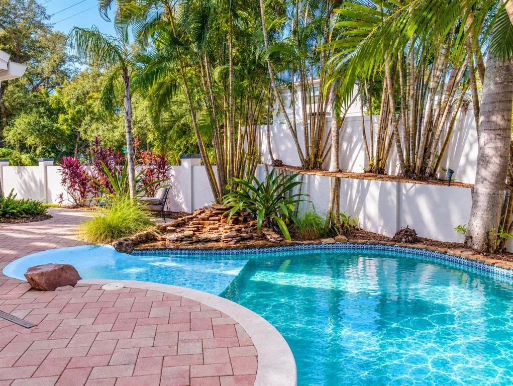Photo of 2633 W SUNSET DRIVE