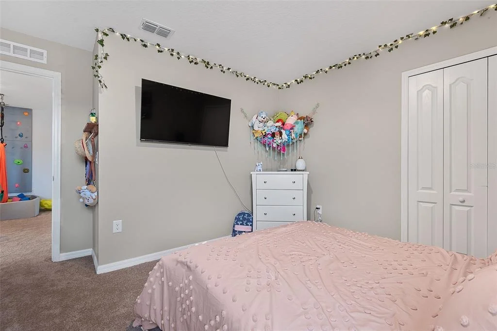 Photo of 123 OAKLEAF WAY