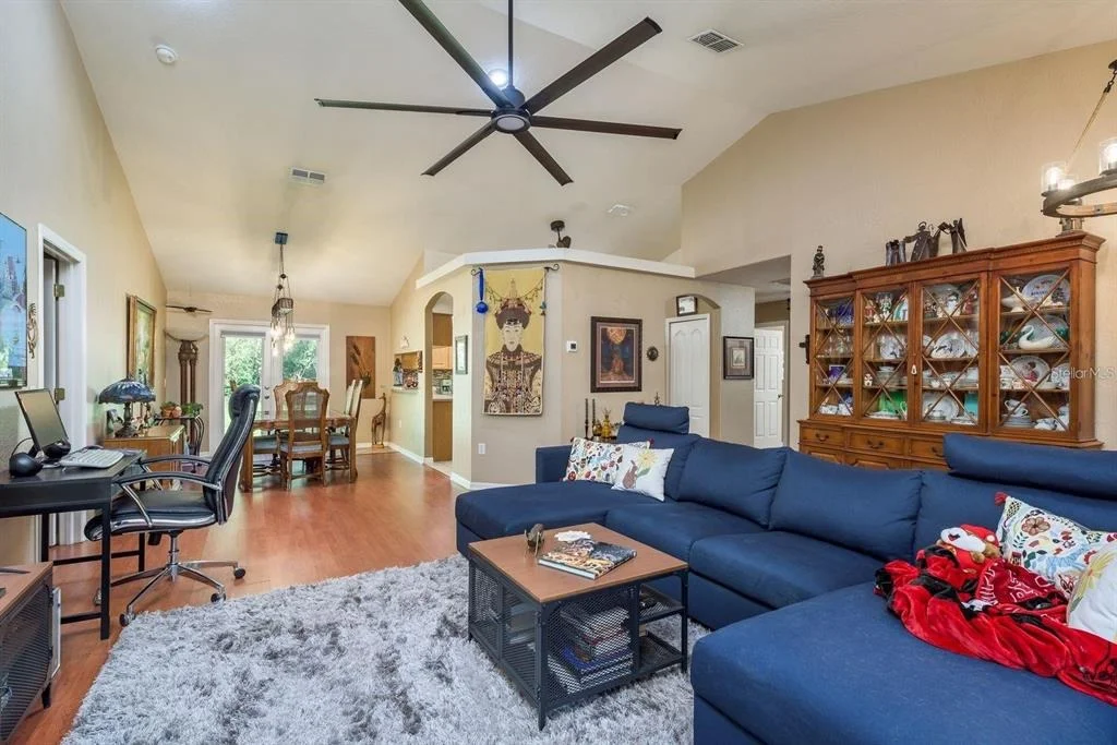 Photo of 7182 GRIFFIN ROAD