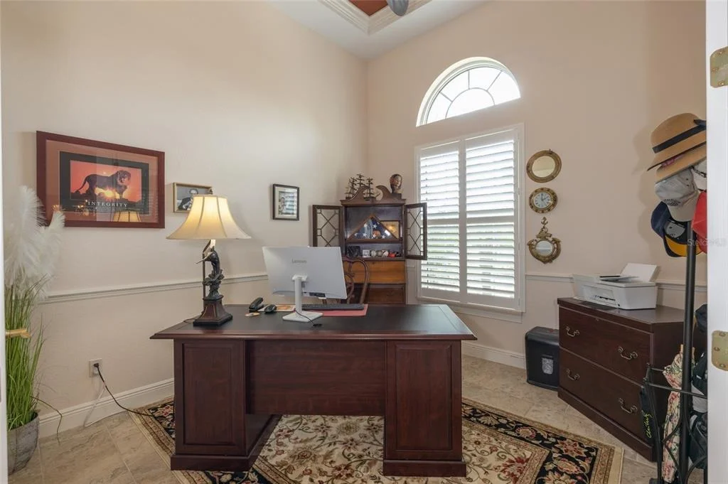 Photo of 14 LONGVIEW WAY N