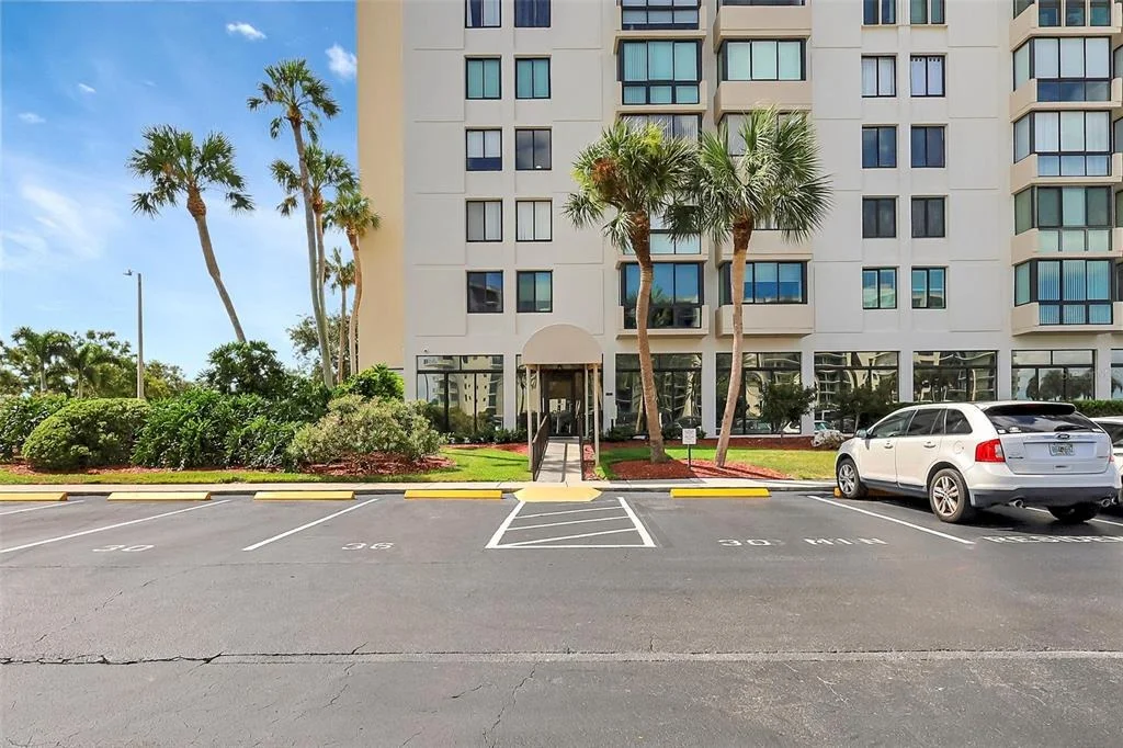 Photo of Unit 708 at 660 ISLAND WAY