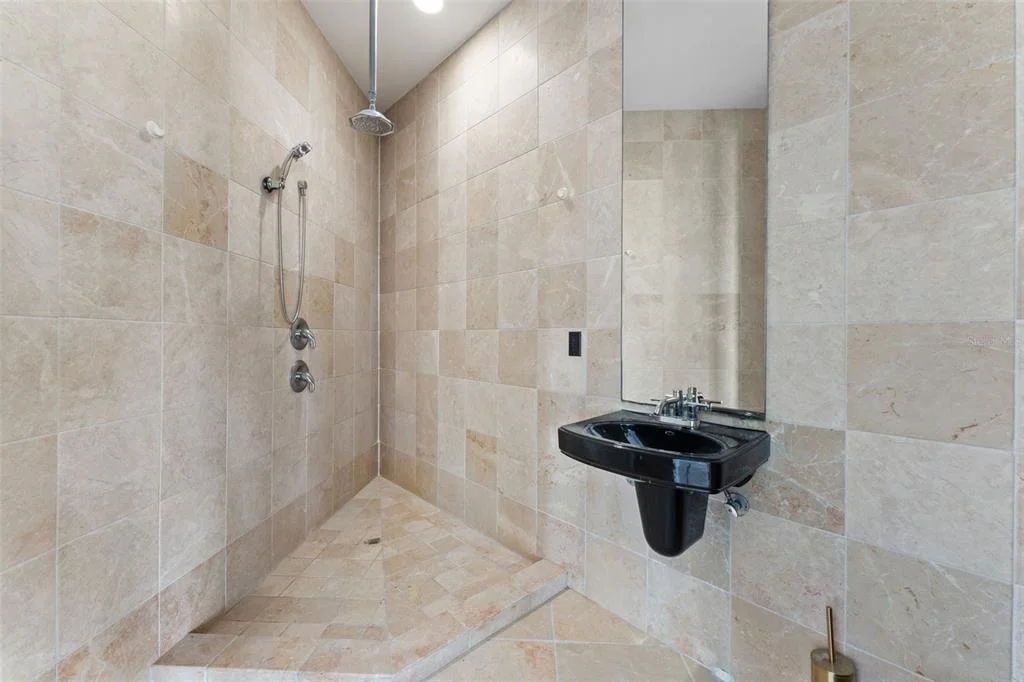 Photo of 4150 DINGMAN DRIVE