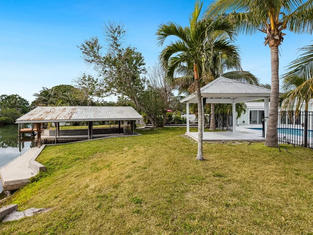 Photo of 221 LYCHEE ROAD