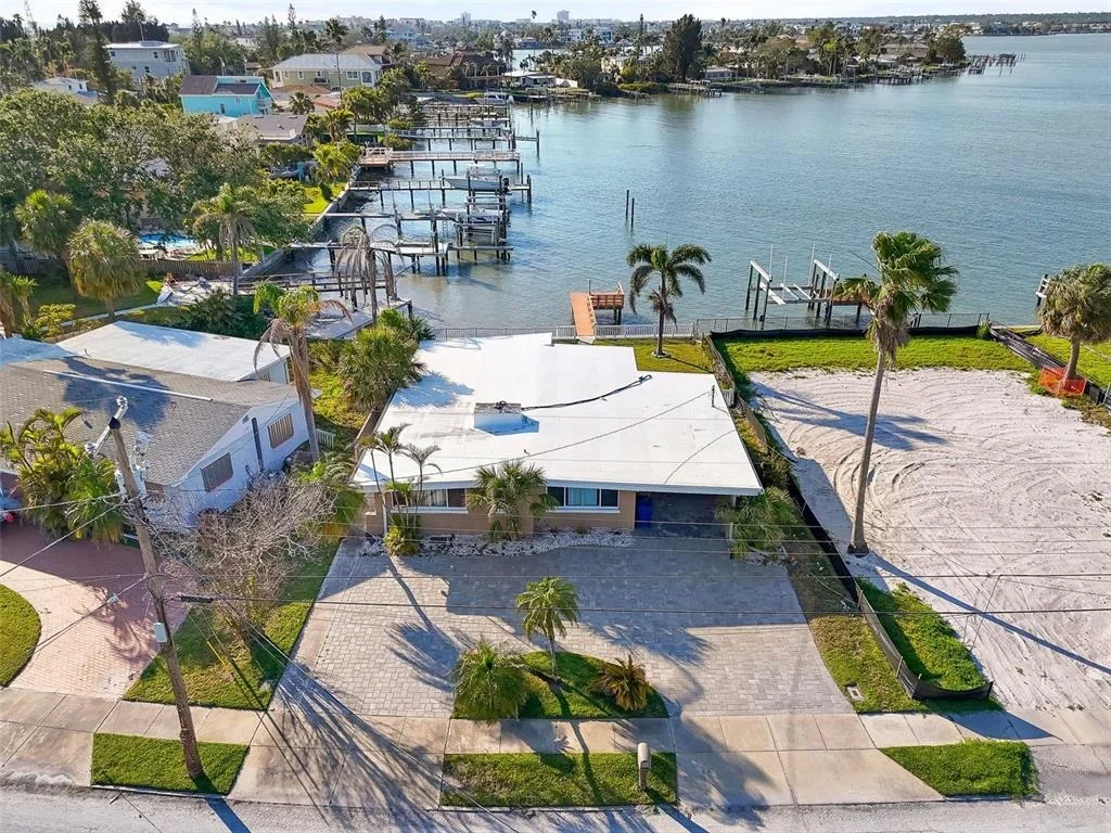 Photo of 15305 HARBOR DRIVE