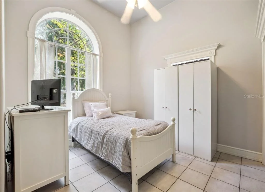 Photo of 21033 VIOLET ROAD