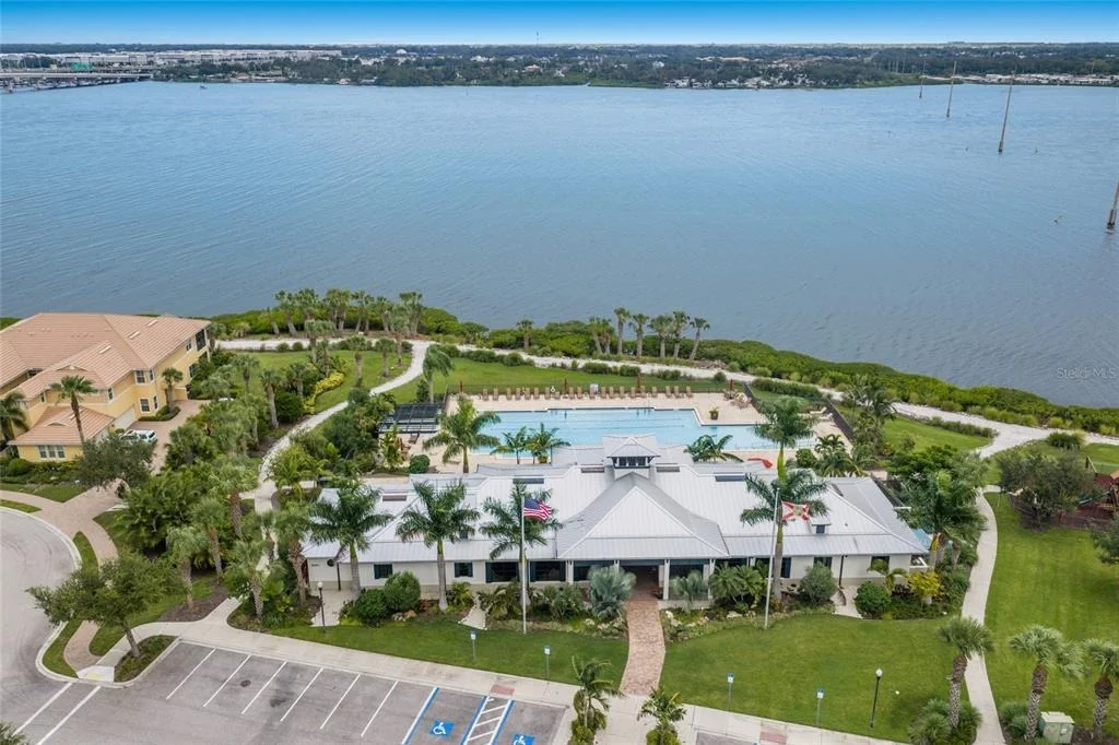 Photo of 921 RIVERSCAPE STREET
