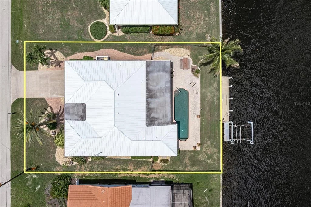 Photo of 2211 PALM TREE DRIVE