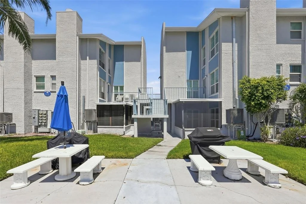 Photo of Unit F at 175 MEDALLION BOULEVARD