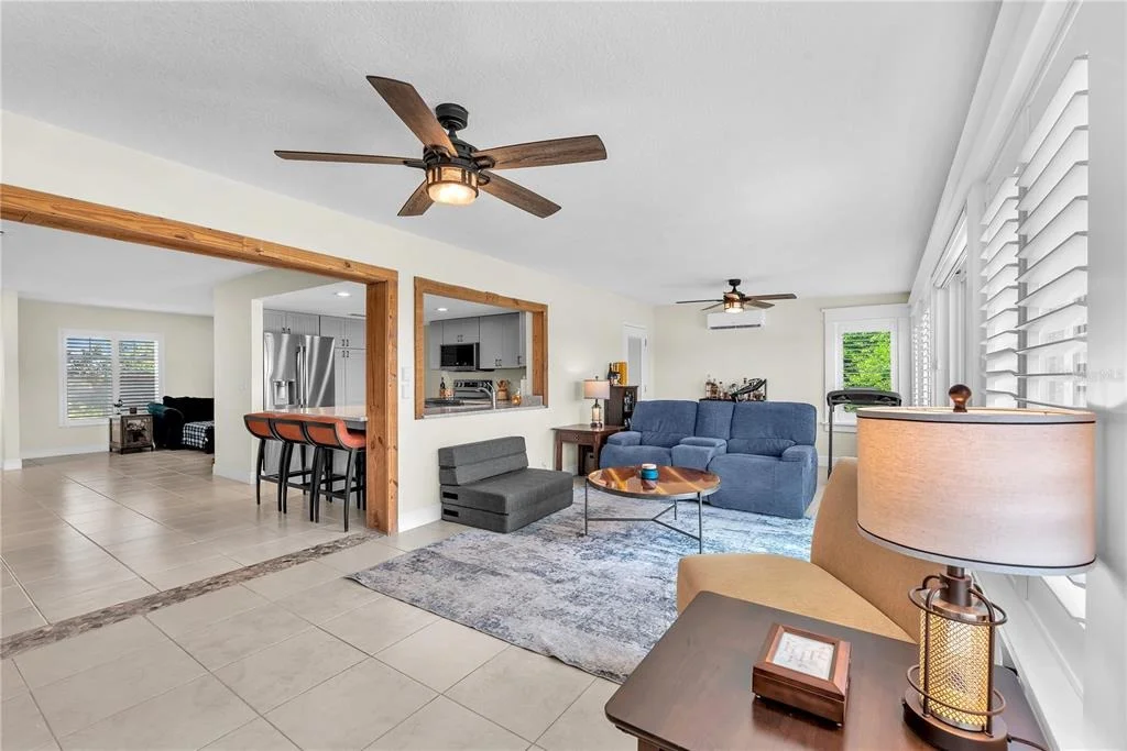 Photo of 911 SILVER PALM WAY
