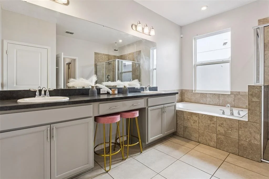 Photo of 1111 LONE PALM WAY