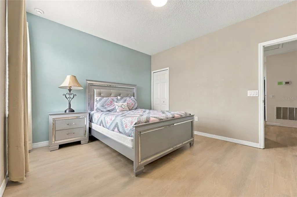 Photo of 6000 OAK GREEN LOOP