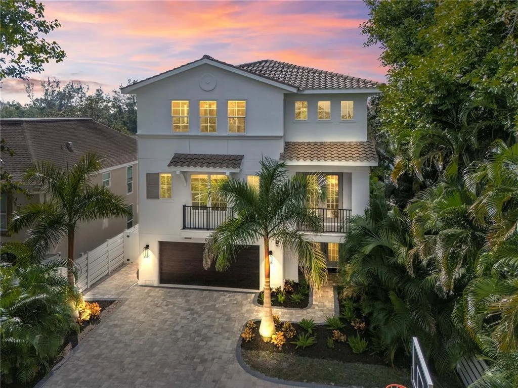 Photo of 8008 MIDNIGHT PASS ROAD