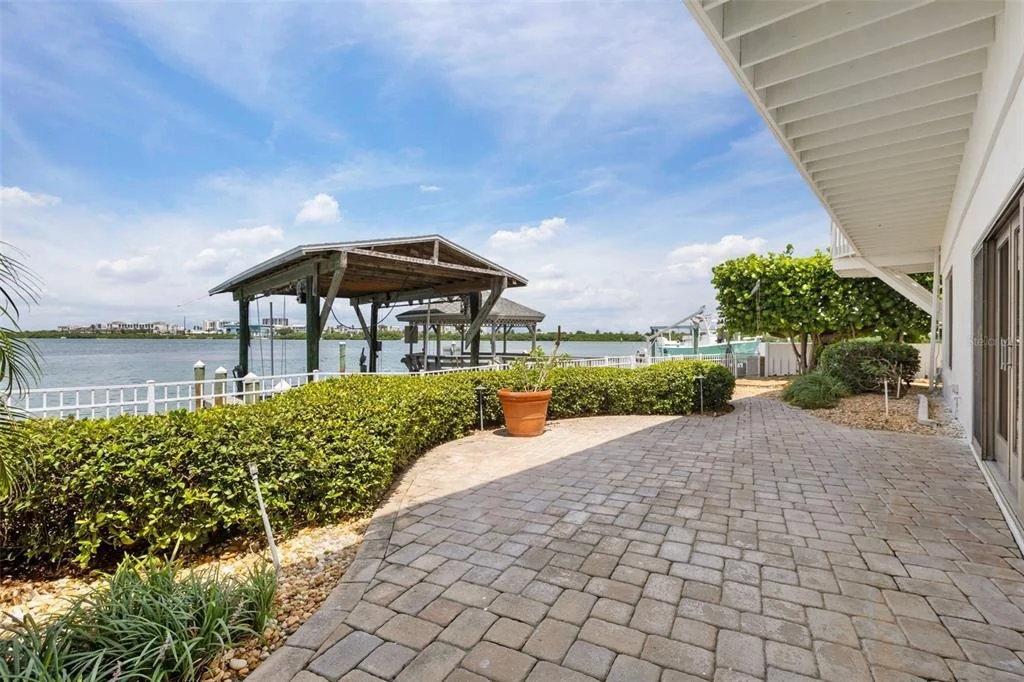 Photo of 290 BAYSIDE DRIVE