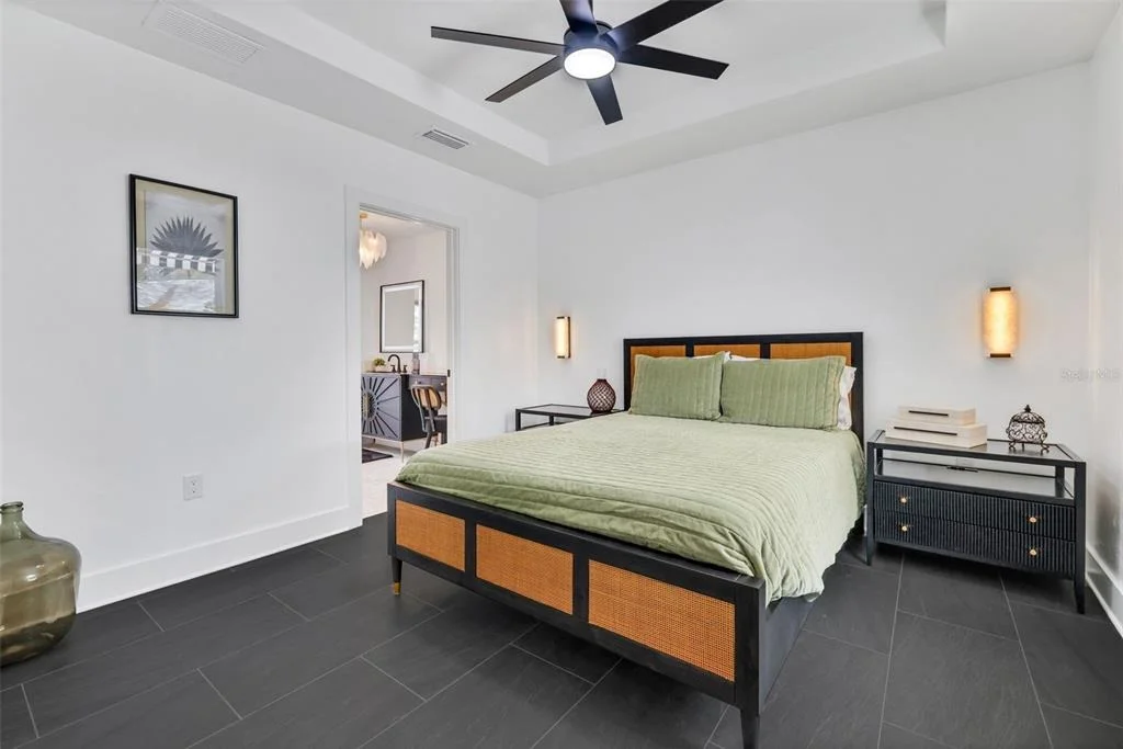 Photo of 39 E PARK AVENUE