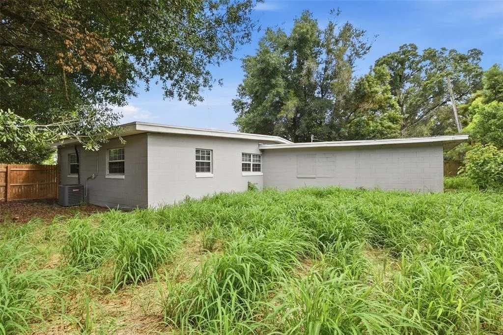 Photo of 6138 OAKCREST CIRCLE