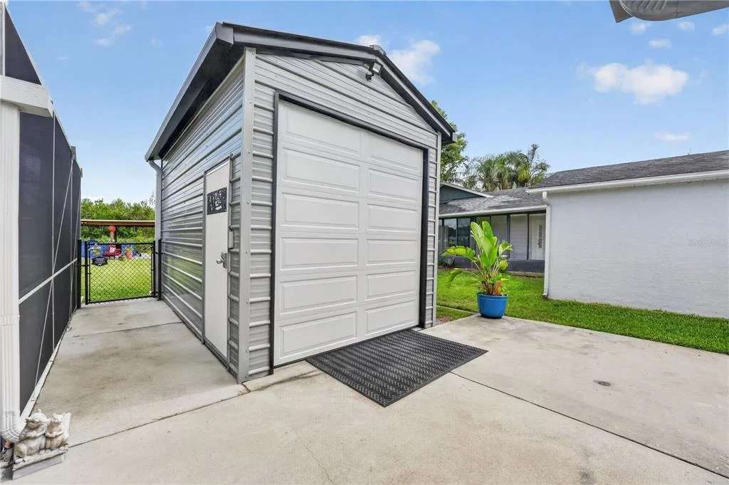Photo of 28050 LOIS DRIVE