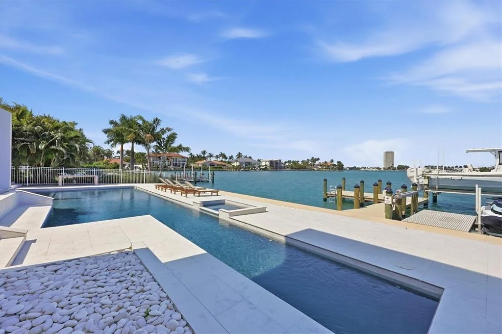Photo of 216 BIRD KEY DRIVE