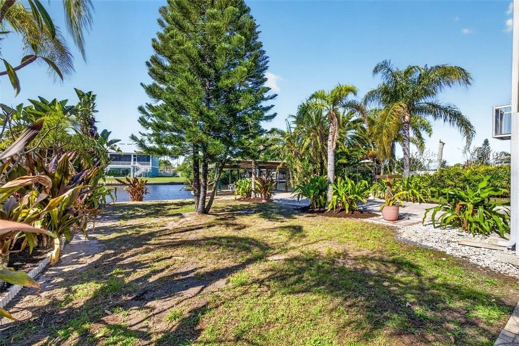 Photo of 821 BLUE HERON BOULEVARD