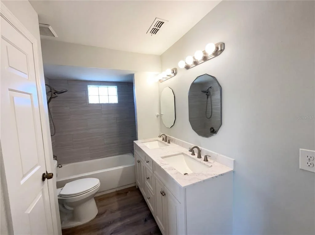 Photo of Unit I3 at 780 OLYMPIC CIRCLE