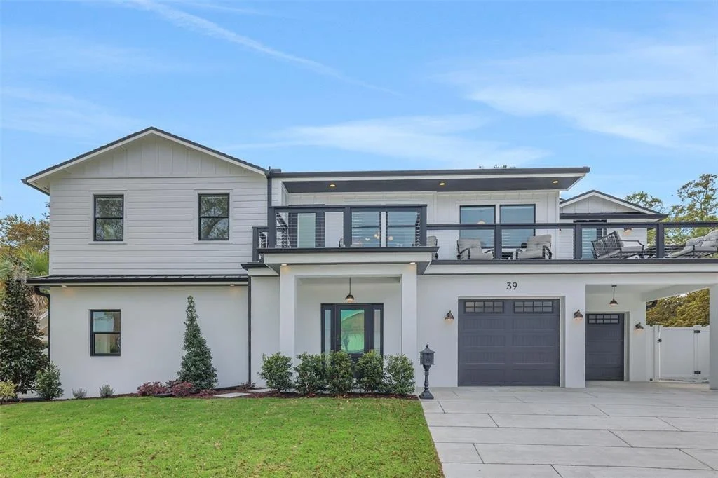 Photo of 39 E PARK AVENUE