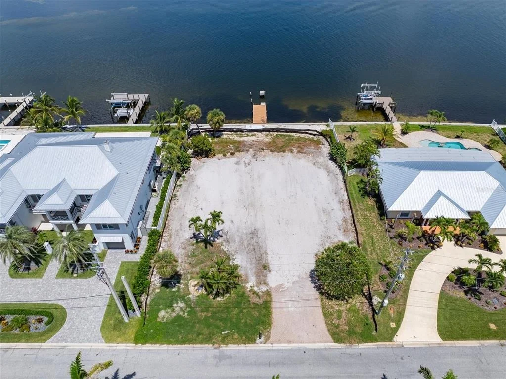 Photo of 659 KEY ROYALE DRIVE