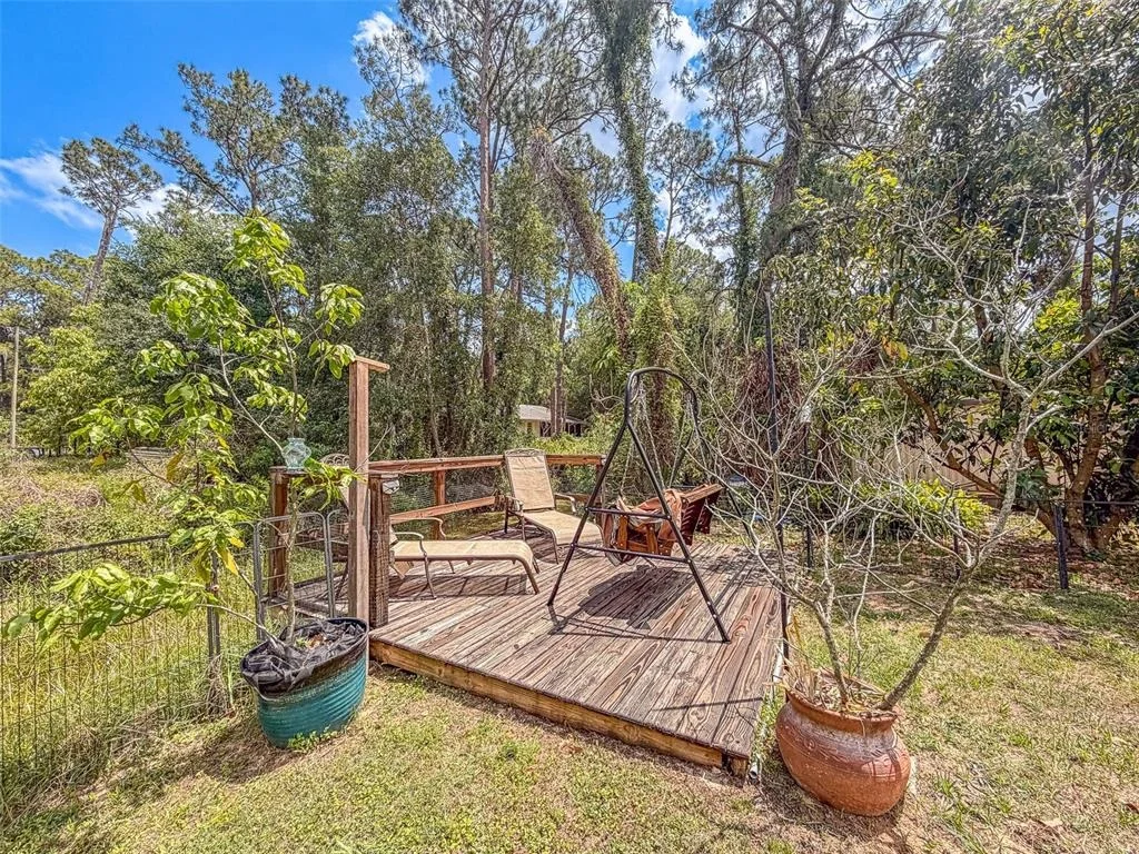 Photo of 305 CLOVERLEAF ROAD