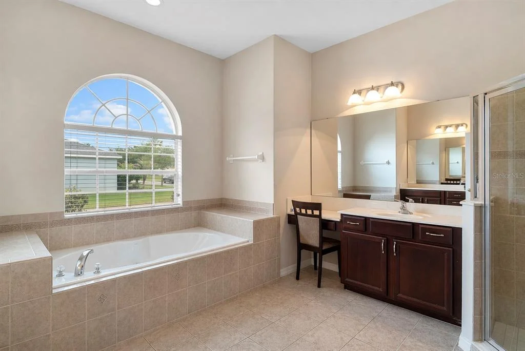 Photo of 925 BAINBRIDGE LOOP