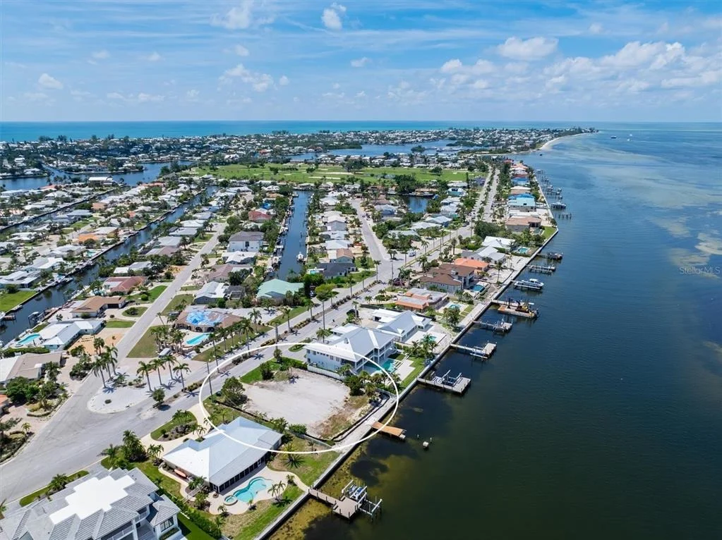 Photo of 659 KEY ROYALE DRIVE