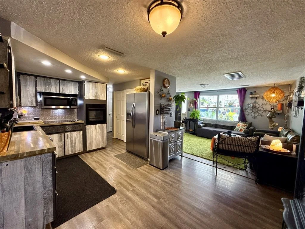 Photo of 1421 WICKHAM LANE