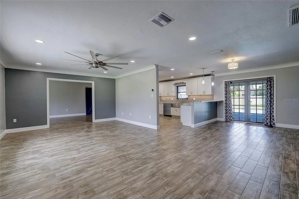 Photo of 323 SUWANEE AVENUE