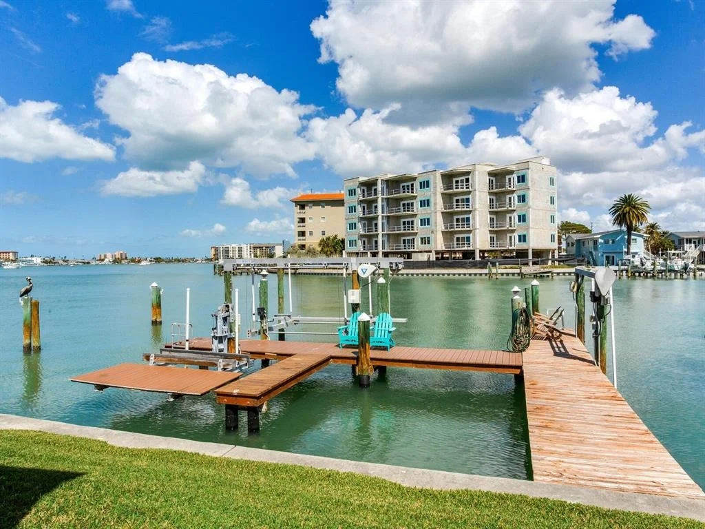 Photo of Unit B at 210 DOLPHIN POINT