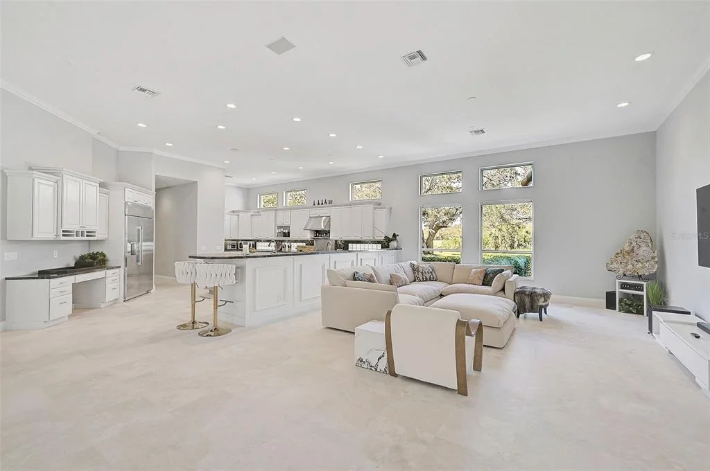 Photo of 854 MACEWEN DRIVE