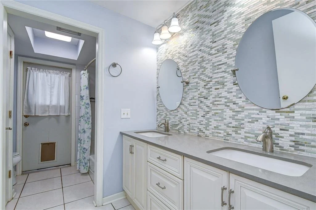 Photo of 1101 OAKRIDGE MANOR DRIVE