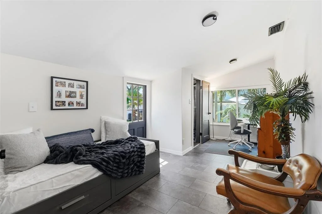 Photo of 517 AVERY AVENUE