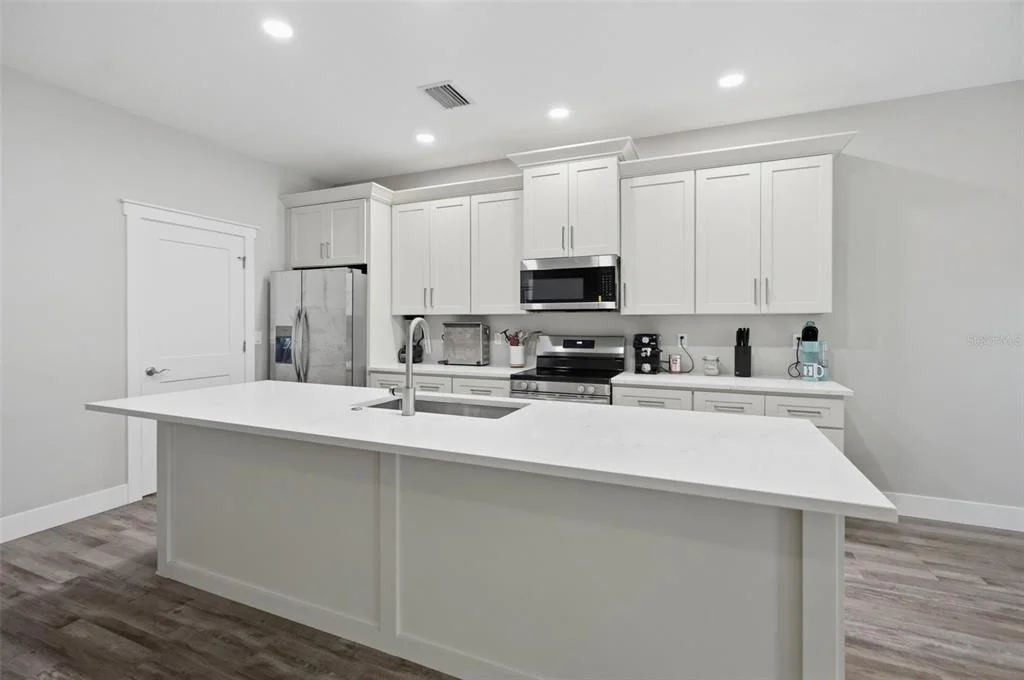 Photo of 6454 FREEPORT DRIVE