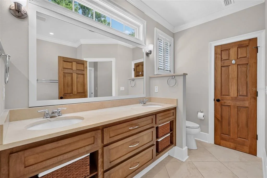 Photo of 580 W 10TH AVENUE