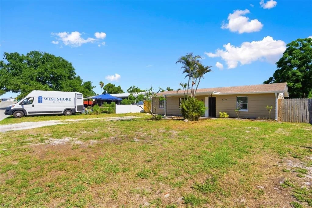 Photo of 4327 BEACON SQUARE DRIVE